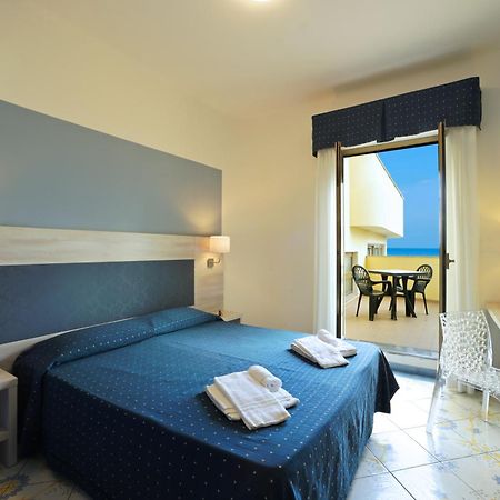 Hotel Delfino Laigueglia Exterior photo