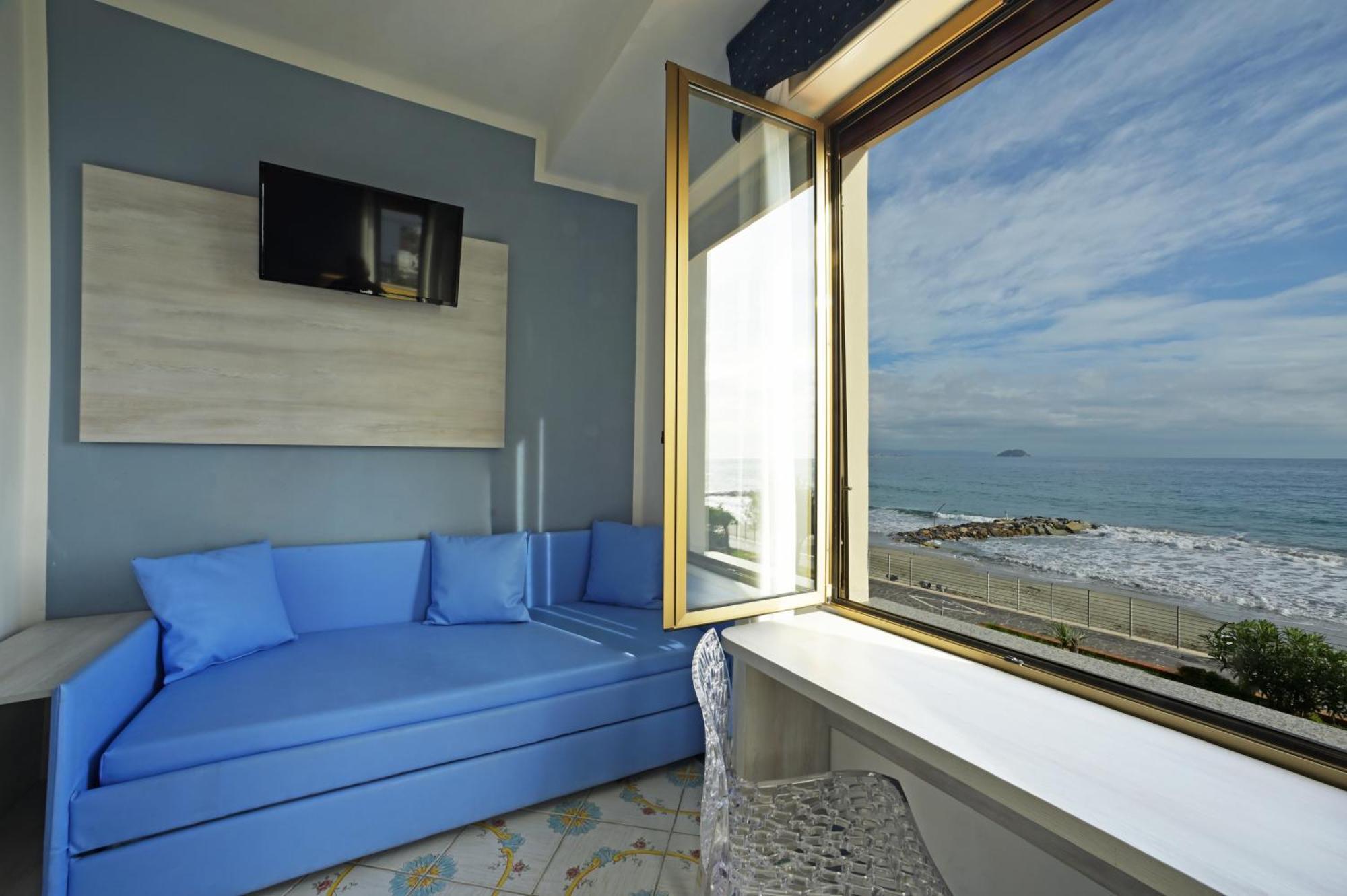 Hotel Delfino Laigueglia Exterior photo