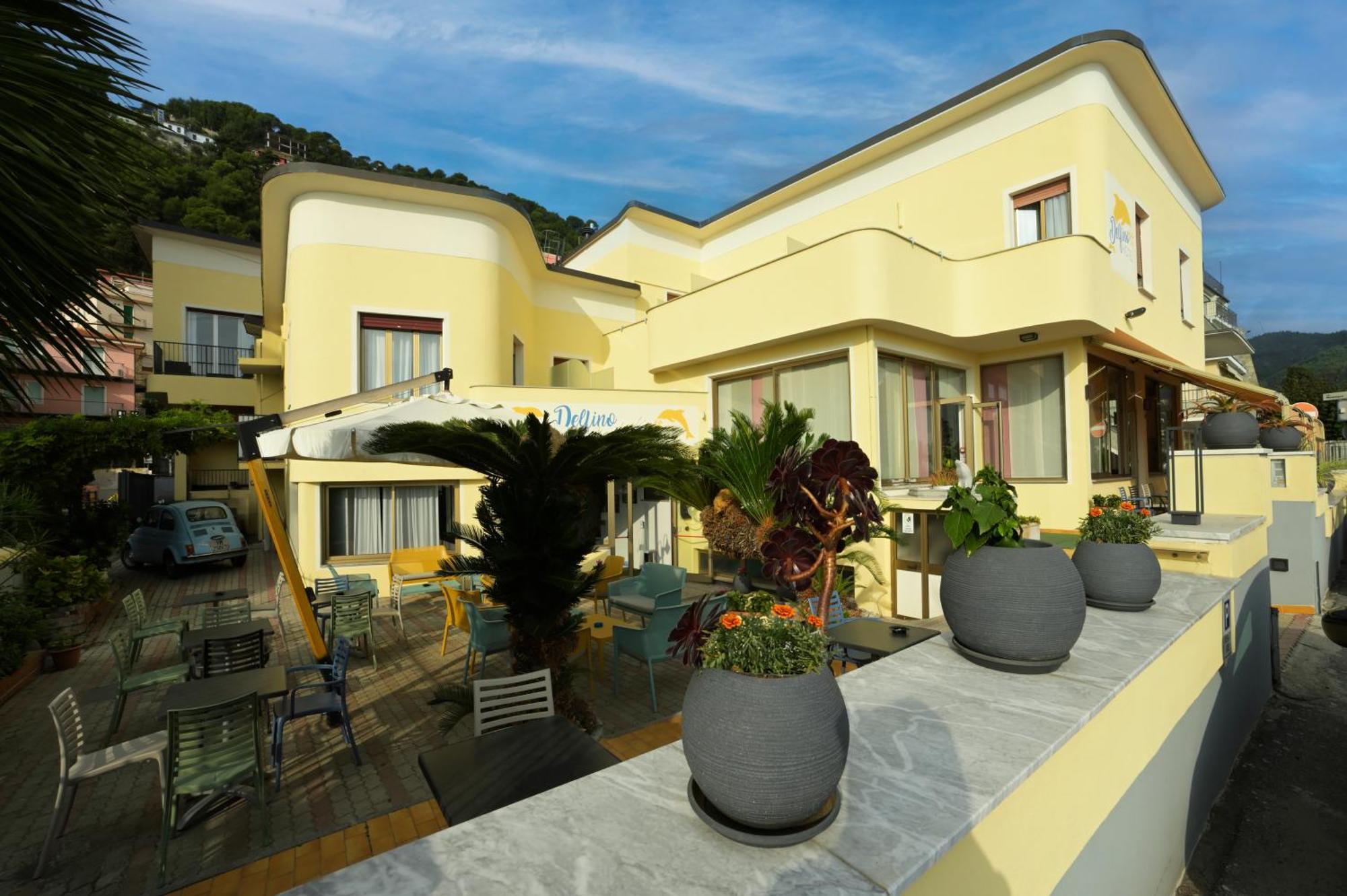 Hotel Delfino Laigueglia Exterior photo