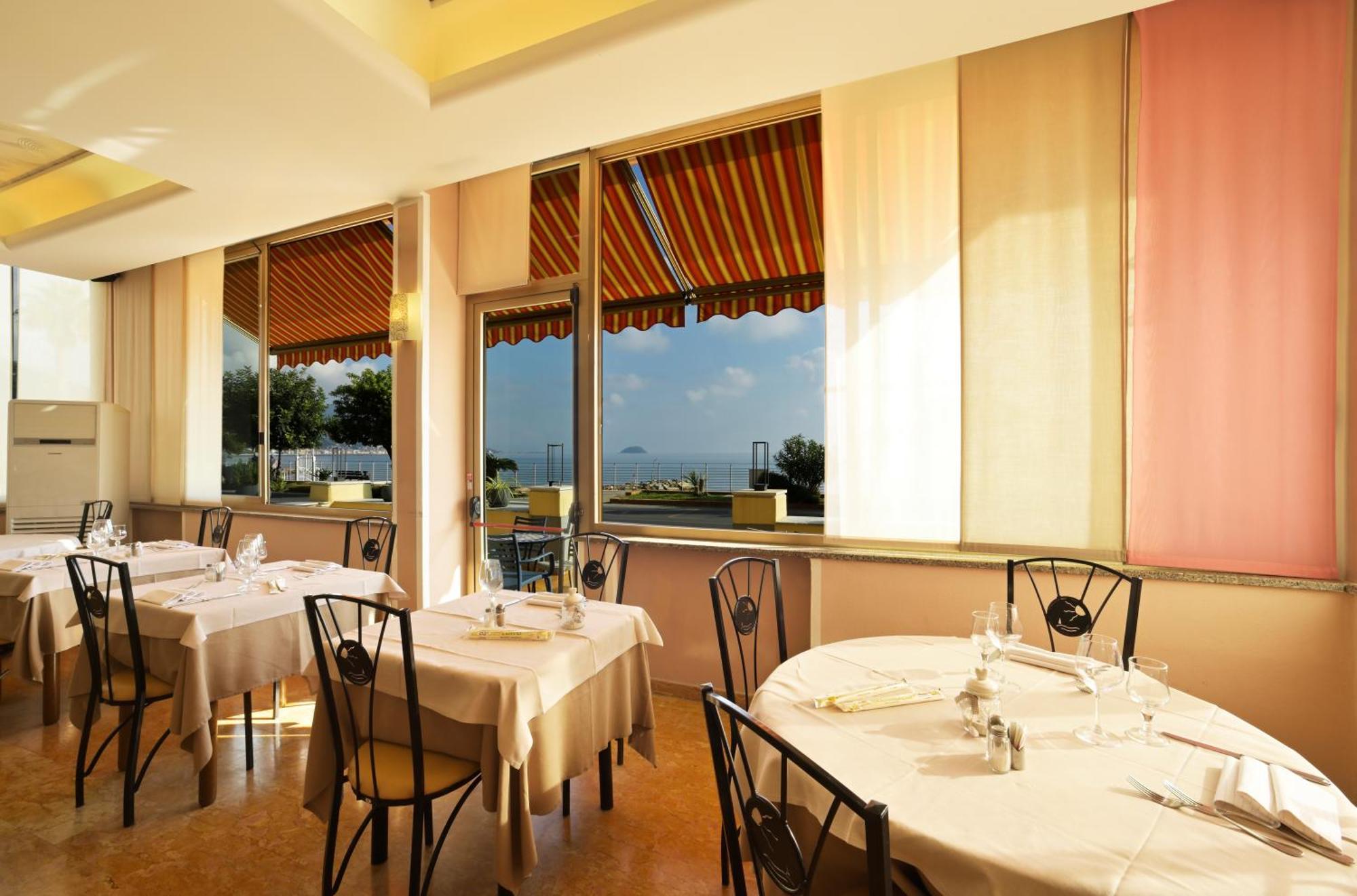Hotel Delfino Laigueglia Exterior photo